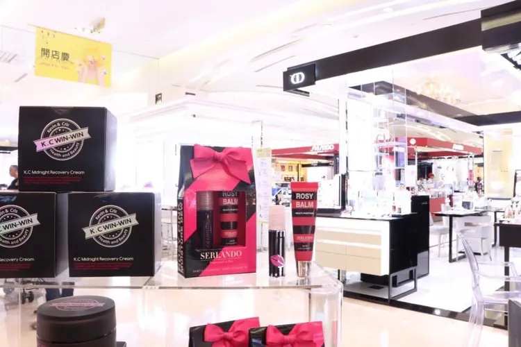 詩蘭朵也曾經營實體的百貨公司快閃櫃市場。Carol提供