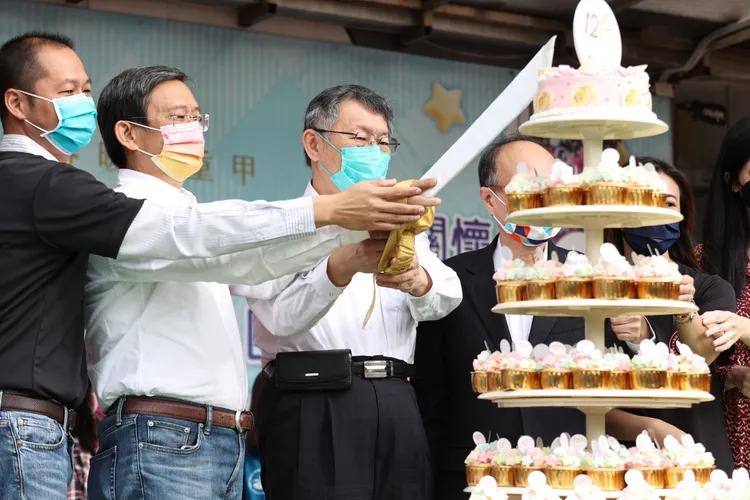 台北市長柯文哲今日(11/5)出席社子國小120周年校慶。翁玉信攝