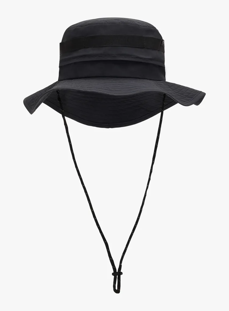 登山漁夫帽質感柔軟透氣，具伸展性與防潑水性，2880元。品牌提供
