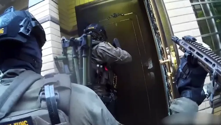 警方攻堅。翻攝畫面