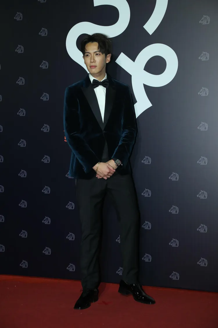 柯震東佩戴自己收藏的愛錶RICHARD MILLE RM 65-01碳纖維腕錶出席金馬獎登紅毯。攝影中心攝