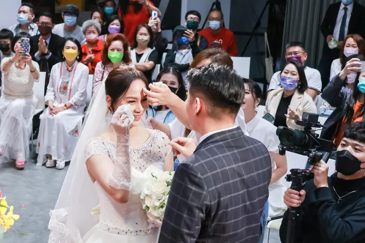 Stacy（左）感動到哭花臉。趙世平攝