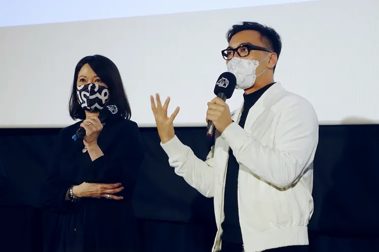 《花路阿朱媽》導演何書銘（右）在映後座談分享媽媽喜愛看韓劇，讓構思7年的本片猶如一封「獻給媽媽的情書」。采昌提供