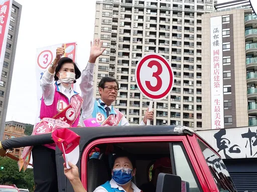 選前倒數!林姿妙車隊掃街 全力以赴迎勝選