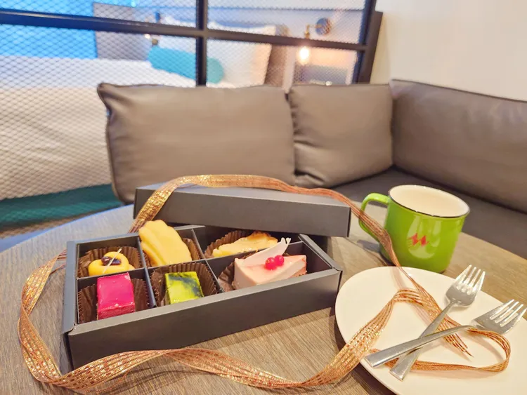 閃亮耶誕住房專案，套房加贈繽紛甜點禮盒。台北凱達大飯店提供