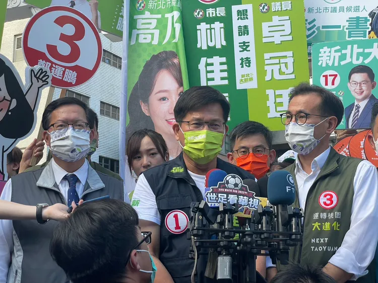 選戰黃金周末，林佳龍今在鶯歌舉辦「新北大翻新」選前大造勢音樂會，呼籲選民拒投侯友宜。翻攝畫面