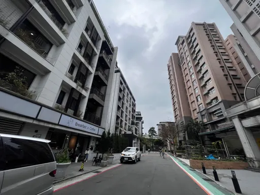 車房雙貸人數10年增3成 買車擁房薪水全繳銀行