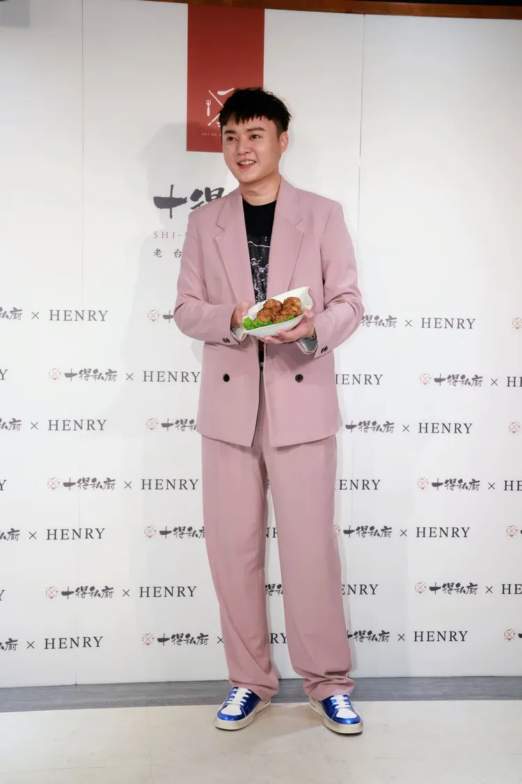 許富凱今出席記者會，被問及好友曹雅雯的婚姻狀況。趙世平攝