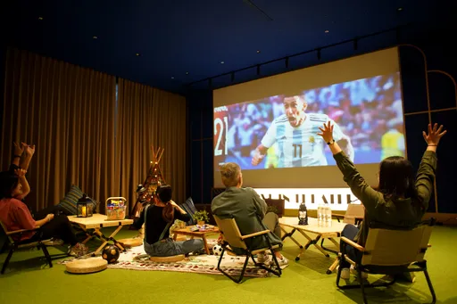 飯店瘋世足!入住抽限定住宿券 戴國旗配件再享零食裝到飽