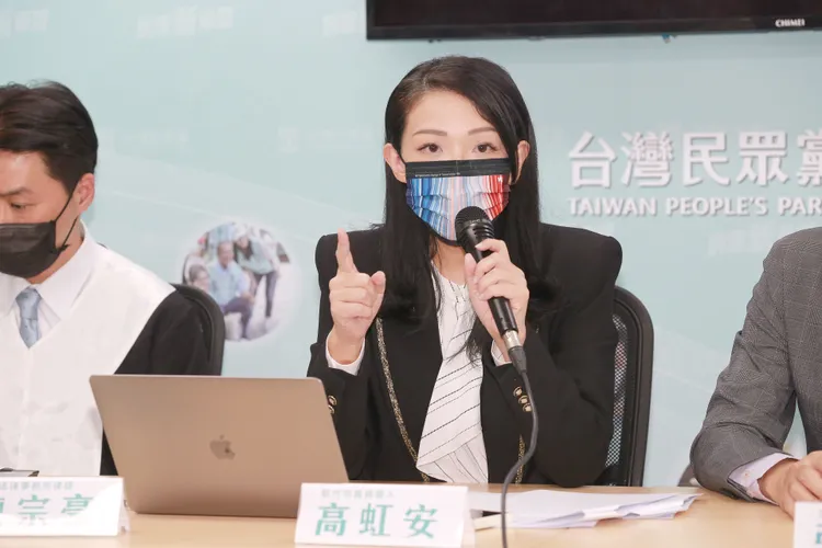 鈕則勳說，不排除朱立倫透過縮手換取柯文哲「藍白合」支持。朱世閎攝