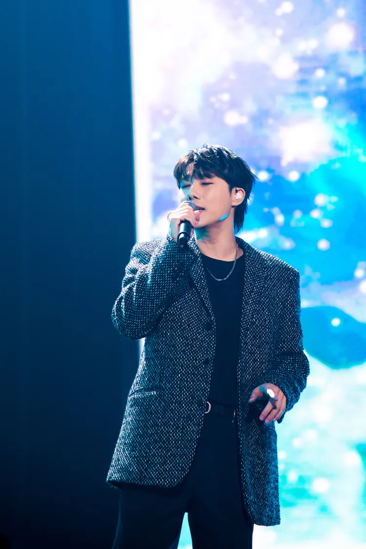 金聖圭開金嗓，演唱多首夯曲。華藝娛樂提供