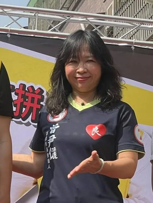 曾任黃俊英、楊秋興競選高雄市長發言人、無黨籍的曾尹儷也投入此次高市長選戰。翻攝自曾尹儷臉書