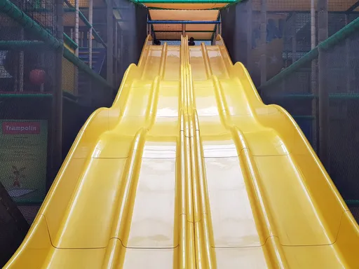 女童在遊樂場被搥一拳　媽媽說沒事要她繼續玩！事後竟告男童求償10萬