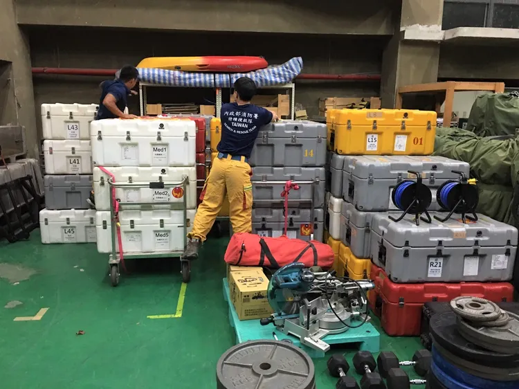 印尼與索羅門群島發生強震，造成數百名民眾傷亡，消防署立即進行應變救援，第一時間通報輪值國際人道救援任務的台北市消防局整備救災。消防署提供