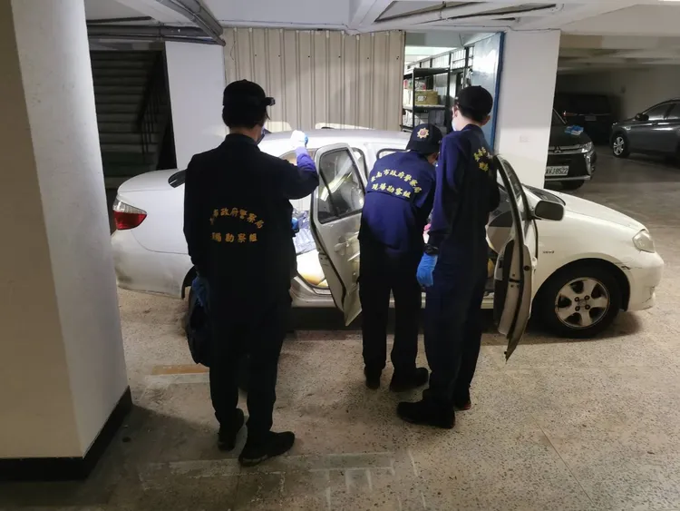 警方對林男座車進行採證。警方提供