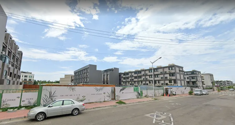 王爺壟重劃區距離竹北車程僅10分鐘，附近是湖口工業區，憑藉產業人口紅利發展成為推案重點，例如佳昕建設就在中正二路推出預售大樓「昕承」，主打300坪自家公園、 珍稀大視野景觀的精工宅。翻攝Google map