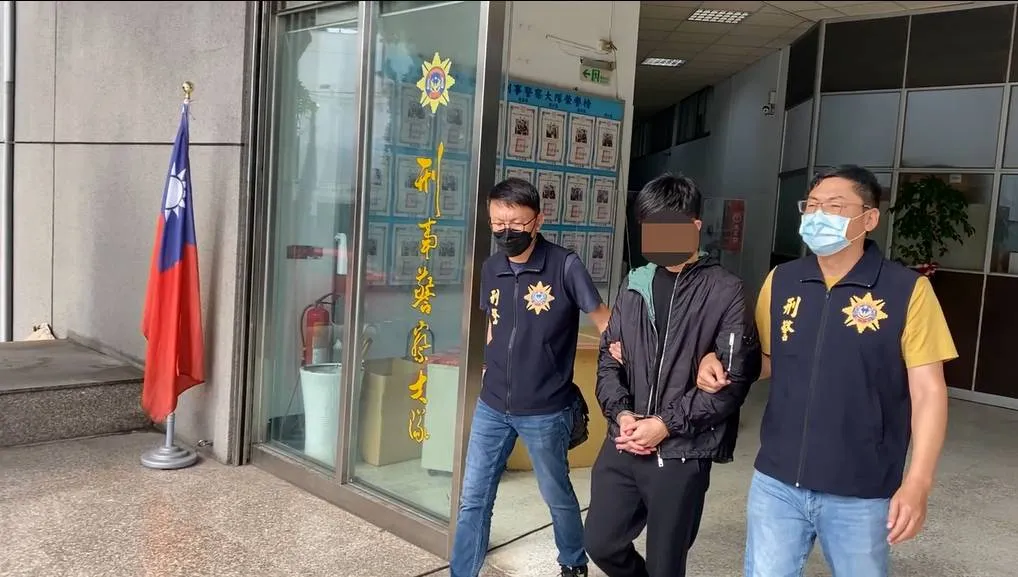 警方逮捕毒販移送法辦。讀者提供
