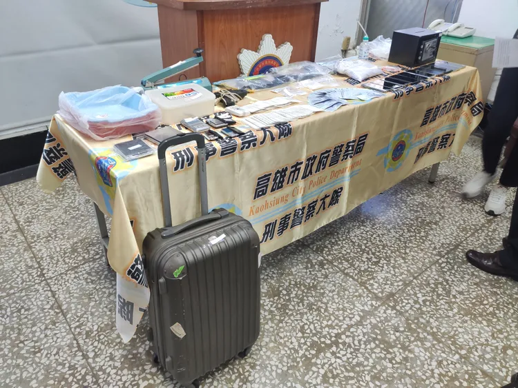 行李箱就是行動毒品分裝工廠。羅琦文攝