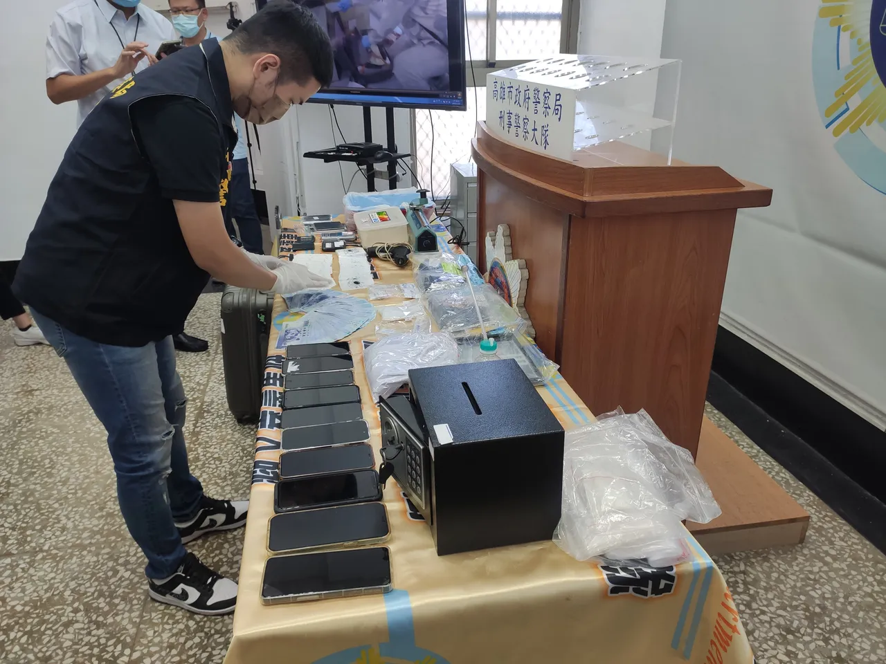 警方向上溯源,連查四層藥頭。羅琦文攝