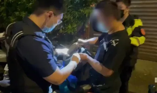 8萬債務喬不攏3男大打出手　板橋警快打查獲槍毒