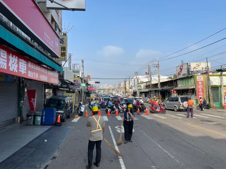 台中市西屯區周邊道路上午八點上班尖峰時刻，道路竟封路不通挨轟。市議員陳淑華提供