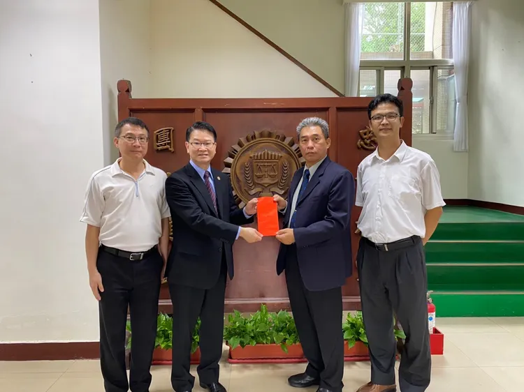 調查局長王俊力前往花蓮縣調查站加油打氣。調查局提供