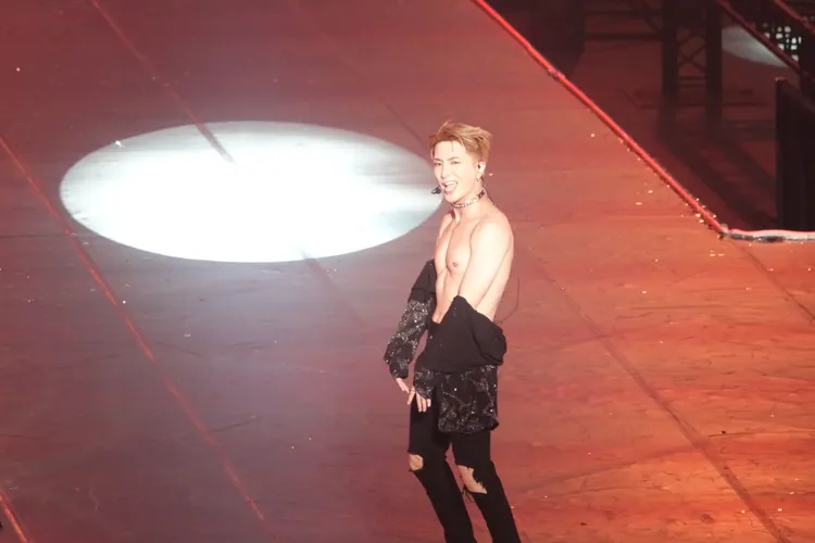 利特脫了，大秀好身材。陳德興攝