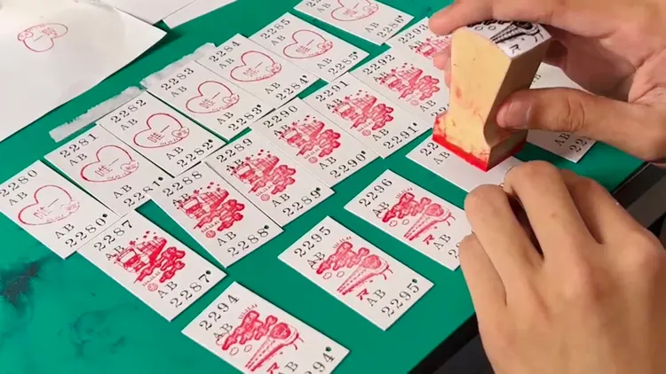 每人每次限購20張，賣到11月11日止。王志弘攝