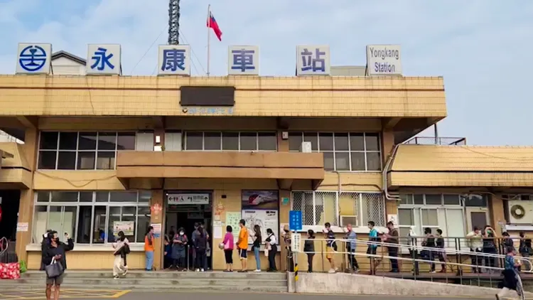 「永保安康」再掀話題，上午依舊排滿滿。王志弘攝