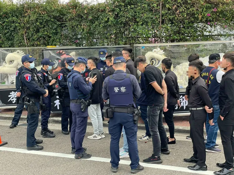 謝龍介因兒子捲入毒品案，開始特別關切警方毒品防治。翻攝台南市政府警察局臉書