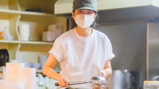 林青霞現身民生社區 親手下麵秀廚藝