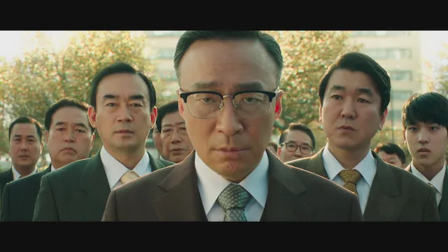 李星民飾演的「陳養喆」會長霸氣登場。friDay影音提供