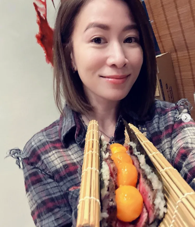 佘詩曼常在IG分享吃美食、和朋友聚餐的照片。翻攝佘詩曼IG