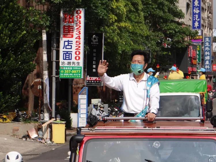 鄭寶清最後一周要跑遍13區的宮廟尋求支持盼逆轉勝。鄭寶清競辦提供