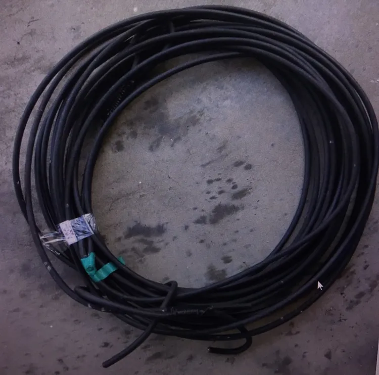 林姓慣將偷來的電纜線，剝除塑膠外層，取得裡面銅線變賣。讀者提供