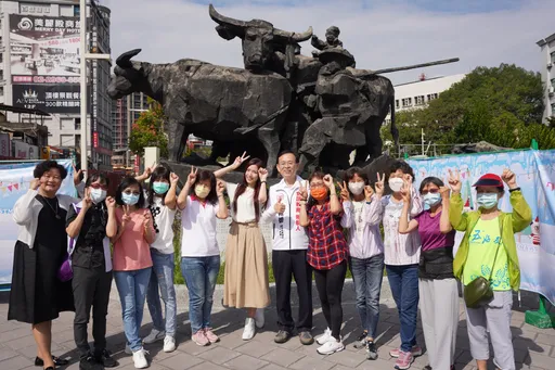 板橋捷運府中站竟有5億藝術品 朱銘絕版銅雕成隱藏版打卡熱點