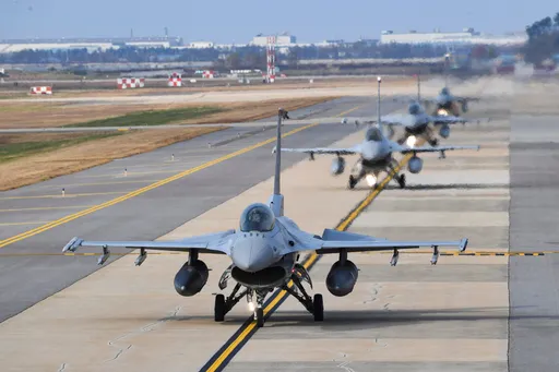 南韓空軍KF-16C戰機墜毀　飛行員彈射逃生