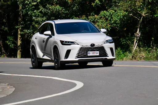 壹蘋試駕|Lexus RX 450h+瘦身有成身手更矯健 每公升可跑74.6公里