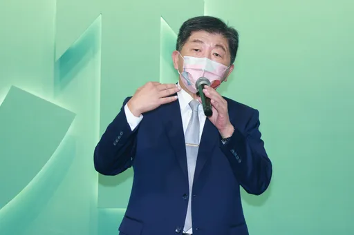 打夫人牌!老婆昨現身力挺快惹哭阿中 陳時中:盼給尊重不要稱「牌」