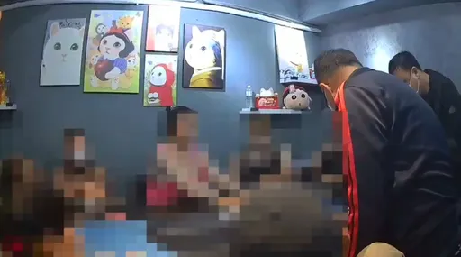 士林夜市娃娃機店有詭 2樓查獲德州撲克地下賭場