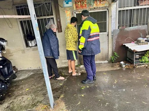 老翁交流道前迷途徘徊　大園警關懷助返家