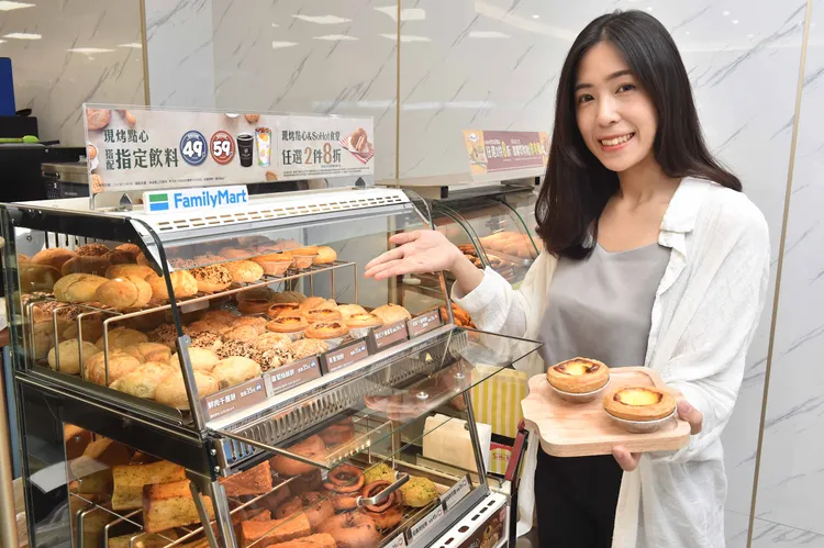 全家點心類則由葡式蛋塔及香蒜金磚稱霸。業者提供