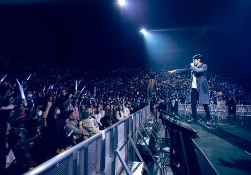 五月天北美巡演冠佑正妹女兒成亮點 小玫瑰變身乾爹阿信潮牌最佳代言人