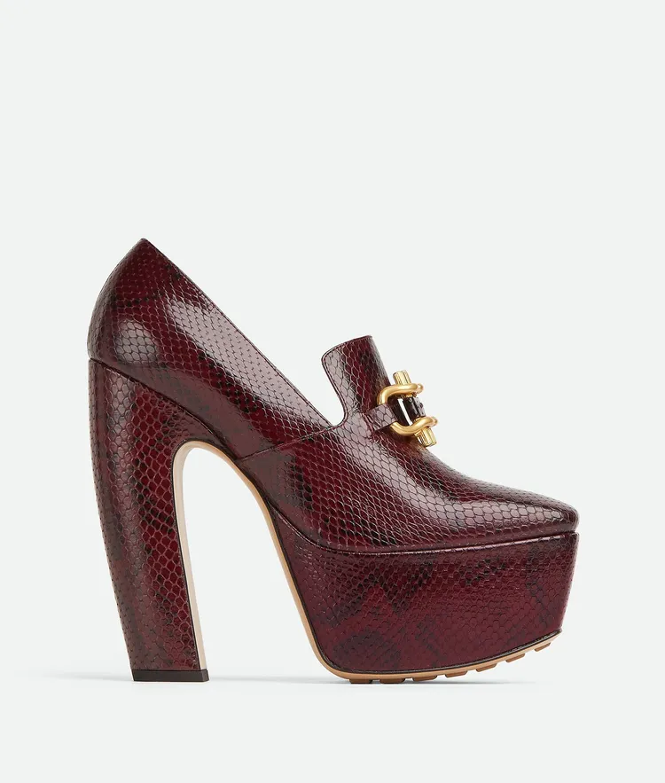 Mostra厚底高跟鞋，5萬1500元。翻攝BOTTEGA VENETA官網