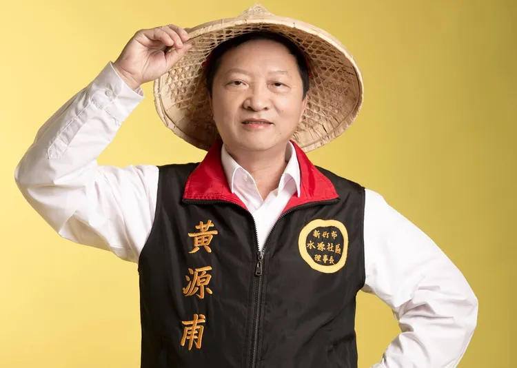 擁有交大博士學位、自稱草笠博士醫生的黃源甫，是新竹水源里在地醫生，曾多次參與各項選舉，包括立委、市長與里長補選等。資料畫面