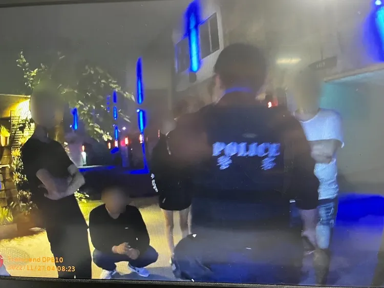 警方逮捕6嫌到案。讀者提供