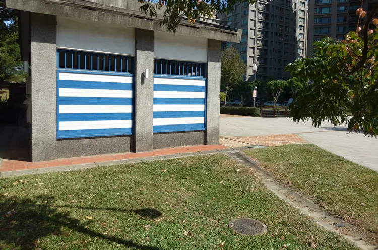 三重自然公園原本化糞池經常傳出異味，現在污水接管完成後已沒有臭味。新北市政府提供