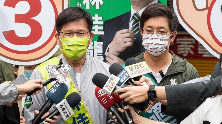 林佳龍今天上午前往基隆與蔡適應合體拜票。林佳龍競辦提供