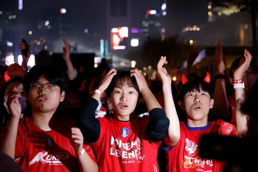 南韓逼平勁旅烏拉圭樂翻天 球迷「驚呆了」表情吸睛