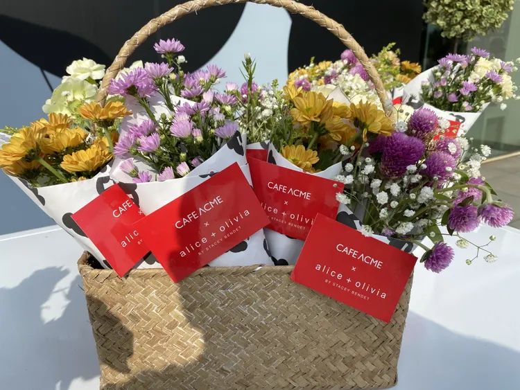Alice+Olivia聯名花束，僅於周末在CAFE ACME北美館門市販售。林哲良攝